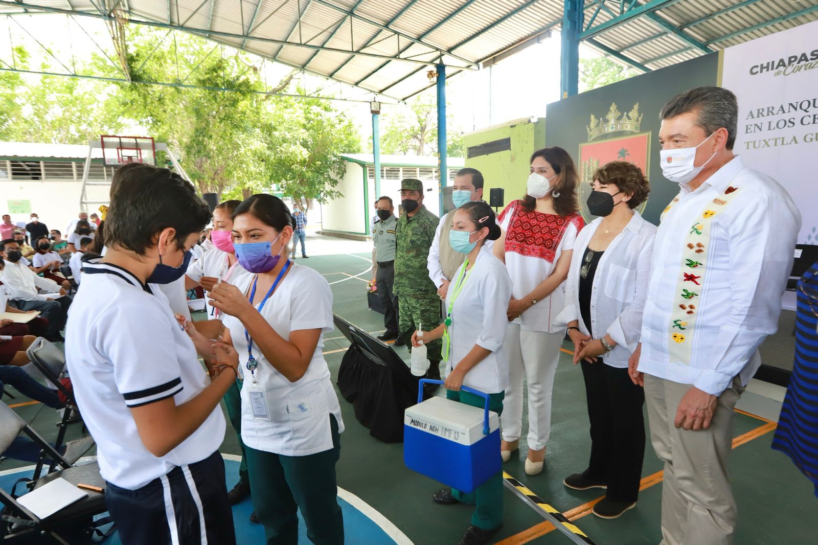 Arrancan Rutilio Escandón y Delfina Gómez la vacunación para adolescentes de 12 a 14 años en centros escolares