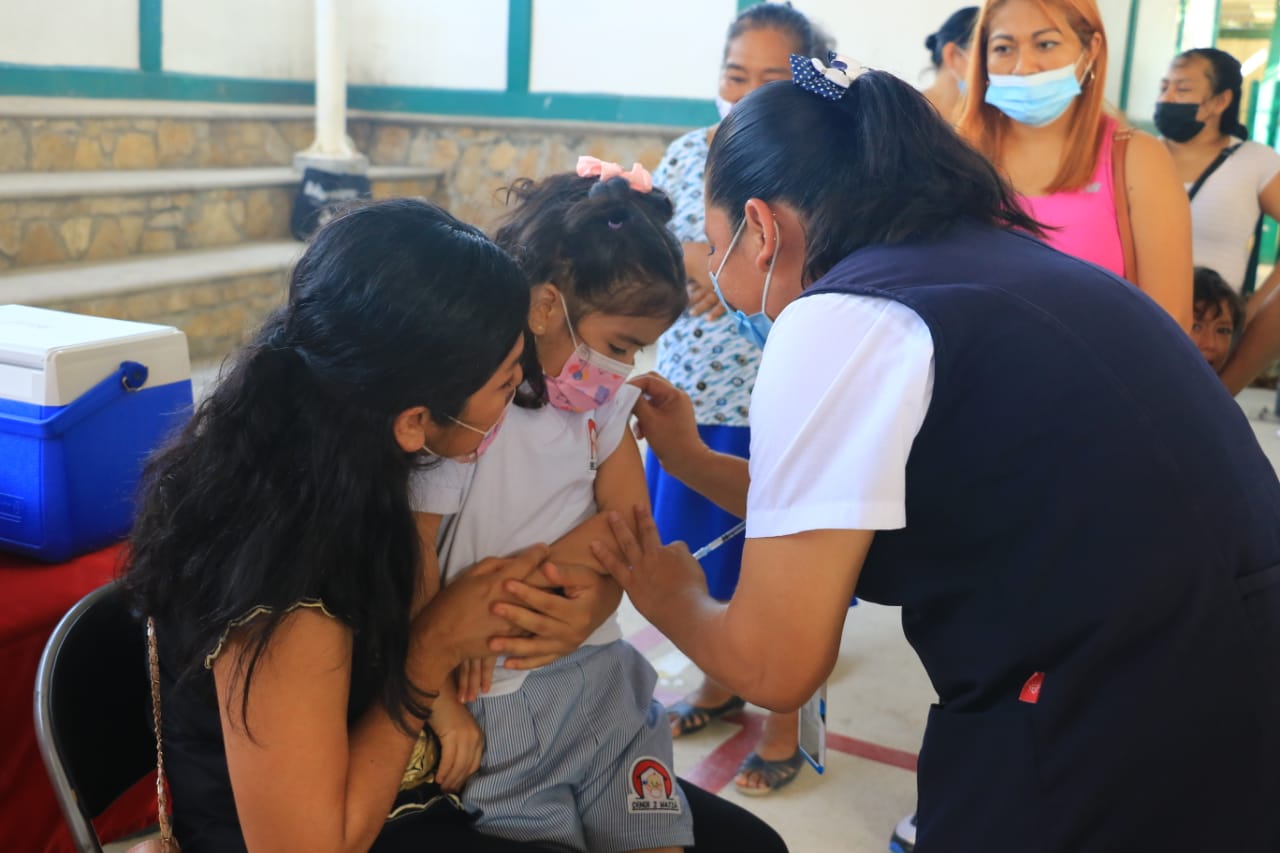Inicia en escuelas de Chiapas vacunación en niñas y niños de 5 a 11 años contra COVID-19