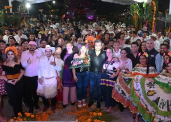 Delegaciones educativas dan vida a la chiapanequidad con altares que honran la tradición