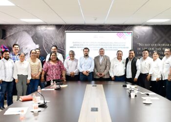 Hacia una educación con conciencia del otro, Educación entrega de apoyos a planteles que atienden a estudiantes con discapacidad