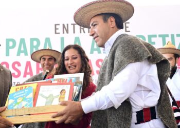 Cuando los libros llegan, los mundos se multiplican en Santiago El Pinar