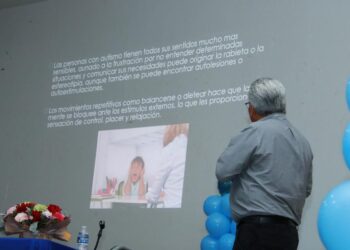 Corazones azules que abren caminos en la educación