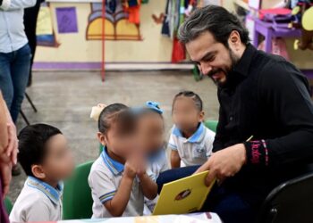 “Sean valientes. No le tengan miedo a la oscuridad”: secretario de Educación