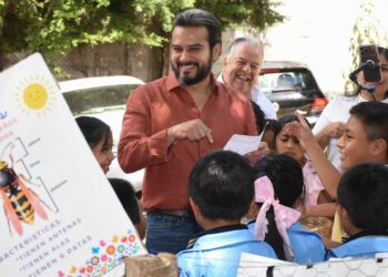 Secretario de Educación acompaña proyectos comunitarios y motiva a niñas y niños a seguir estudiando
