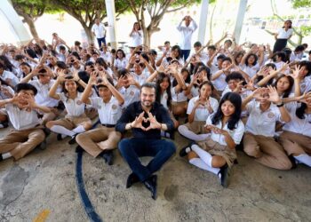 “La tecnología es una herramienta en el aula, pero tenemos que encontrar la metodología adecuada para usarla”: Roger Mandujano