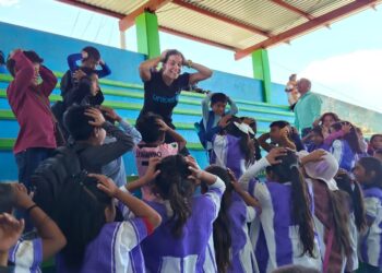 Fortalece Secretaría de Educación el aprendizaje bilingüe con identidad y tecnología